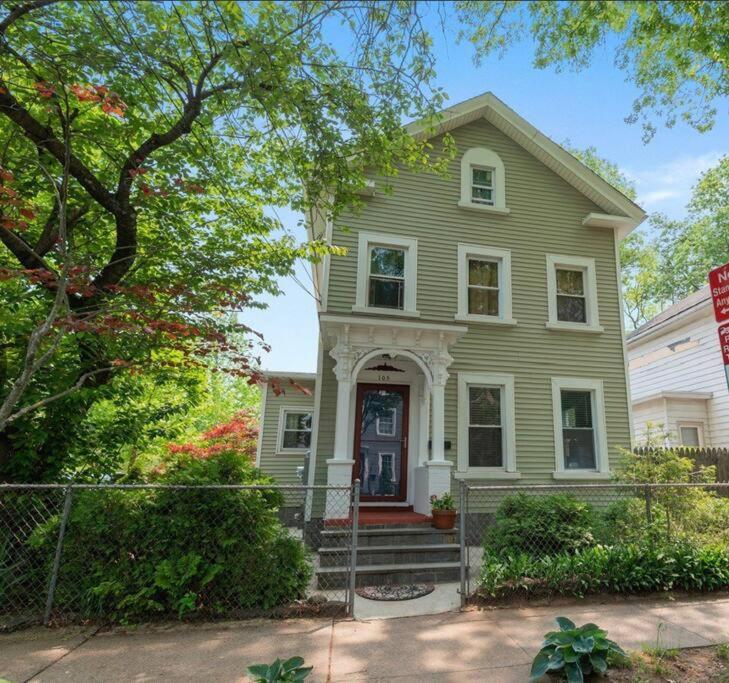 Beautiful Studio Apartment In Historic House 뉴헤이번 외부 사진